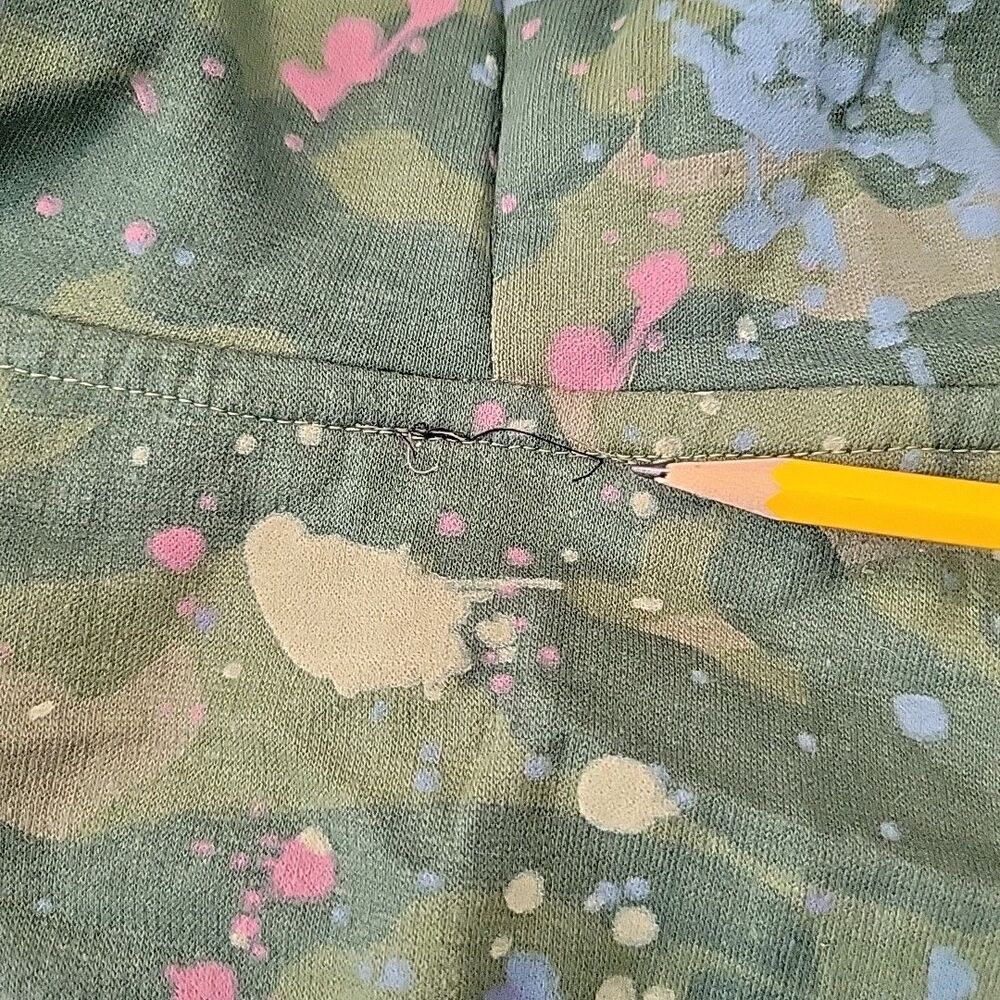 NEW Bebe EHoodie Sweatshirt Elastic Bebe Logo Size M (10/12) Y2K  Camo Paint - Picture 11 of 11